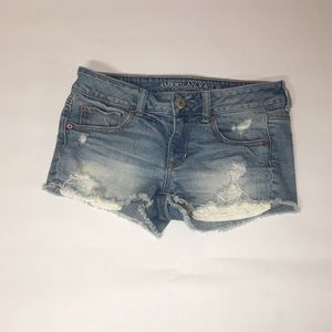 American Eagle distressed denim shortie